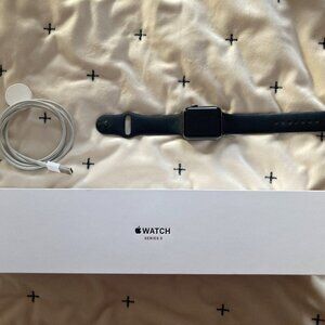 Apple Watch Series 3 - 42 mm - Space Grey Aluminum - Black Band